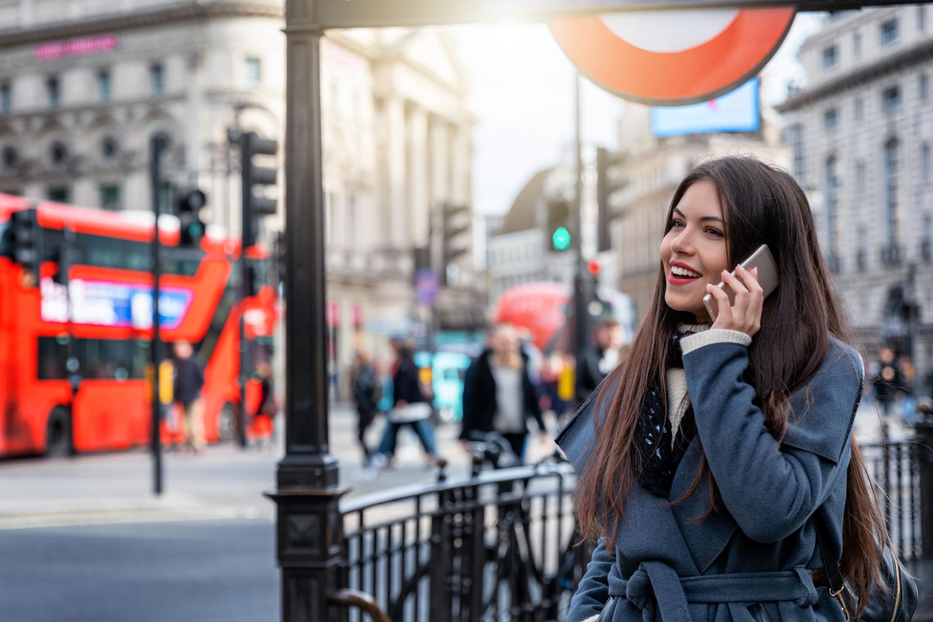 Mobile Internet in the UK: SIM Cards and Alternative Connectivity Options for Tourists in {{year}}